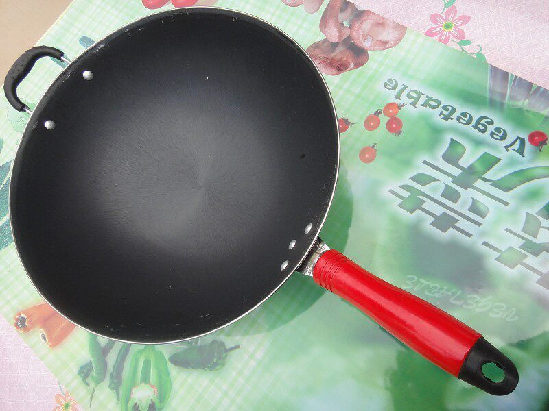 铸铁炒锅